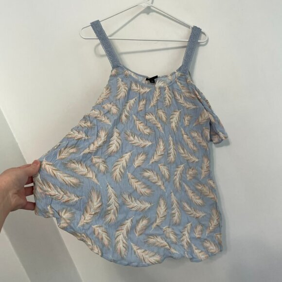 TORRID 1 Plus Size Light Blue Feathers Crinkle Gauze Cold Shoulder Top Boho 1X - Picture 11 of 16